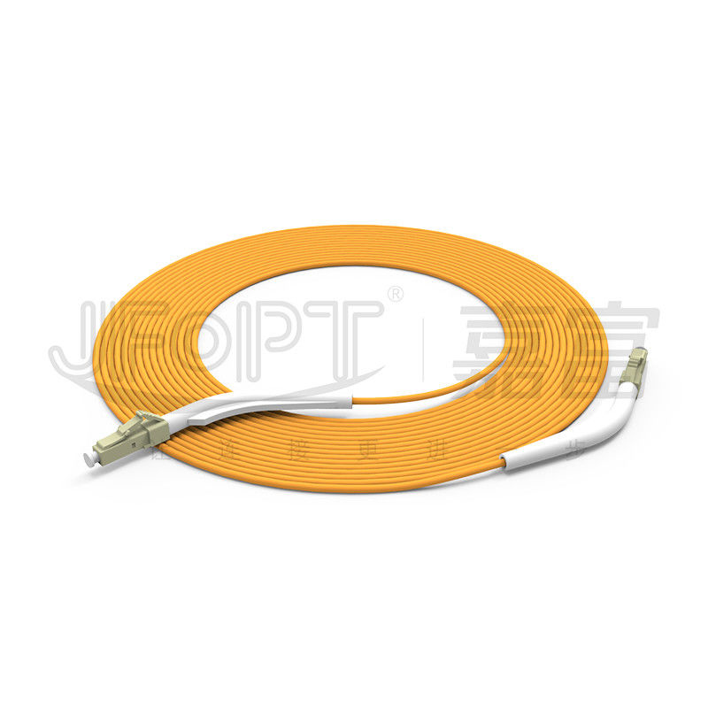 Correction optique de fibre de LC-LC attacher la botte à angles de botte courte