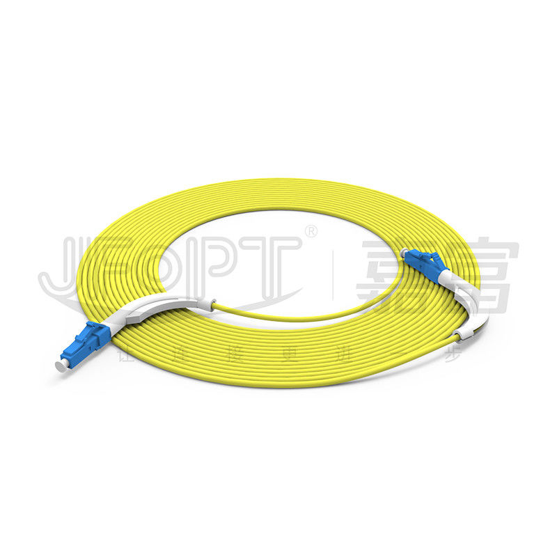 Correction optique de fibre de LC-LC attacher la botte à angles de botte courte